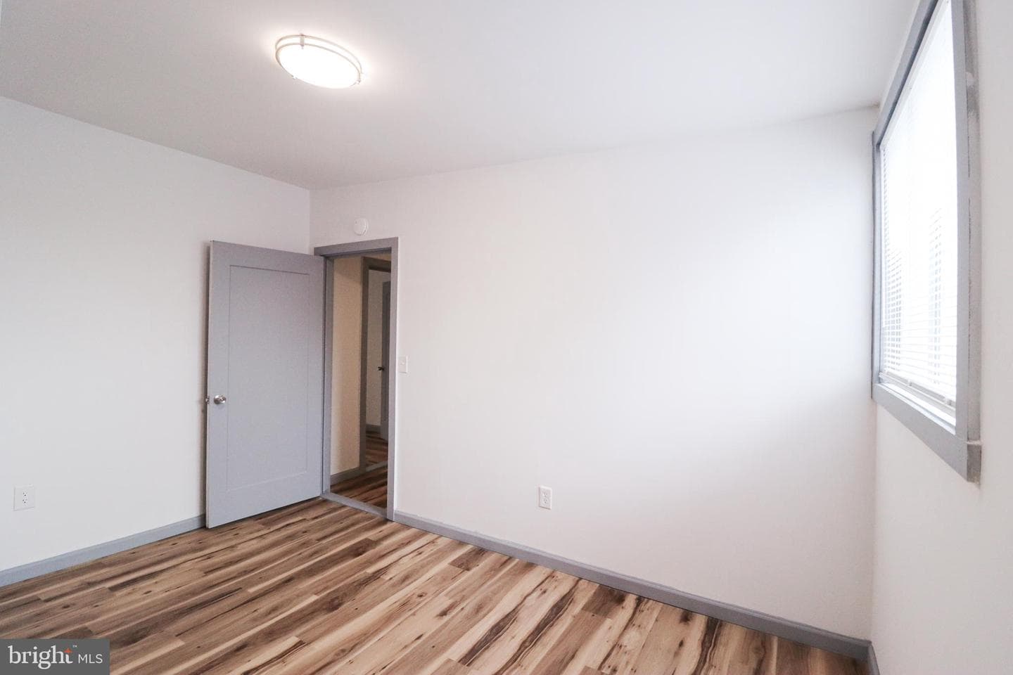539 W King Street photo 36