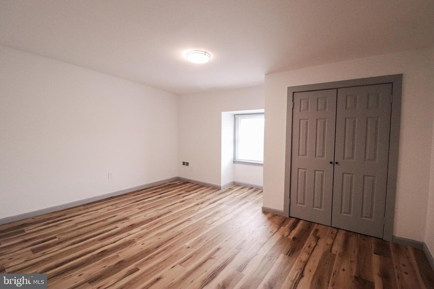 539 W King Street photo 37