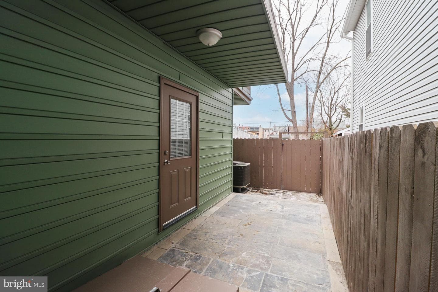 539 W King Street photo 46