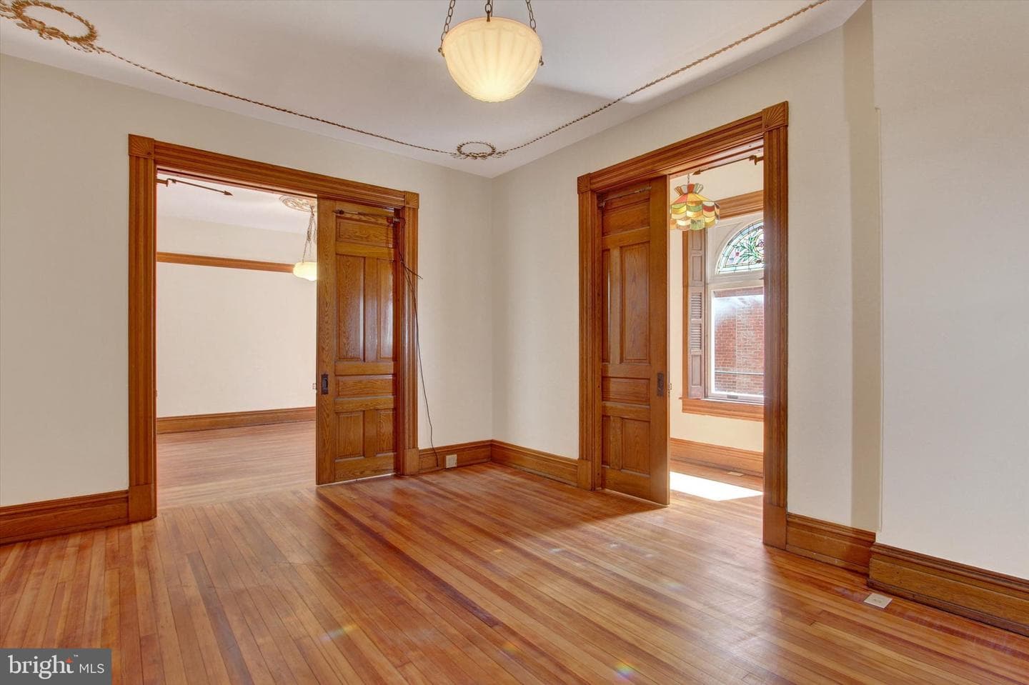 407 Carlisle Street photo 11