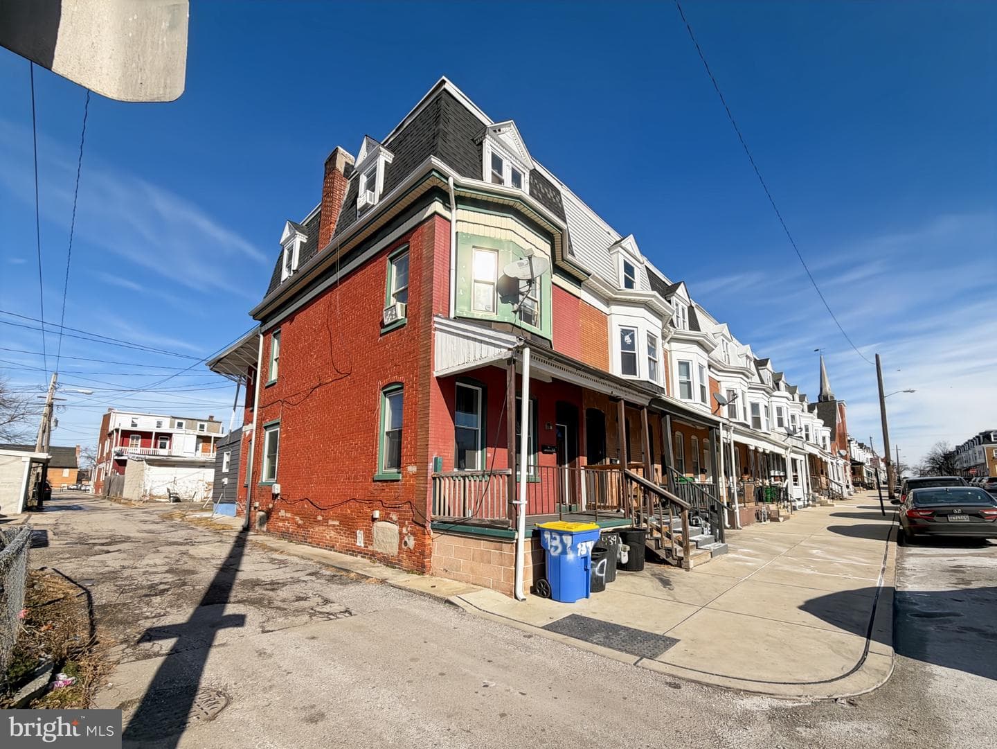 939 W Poplar photo 2