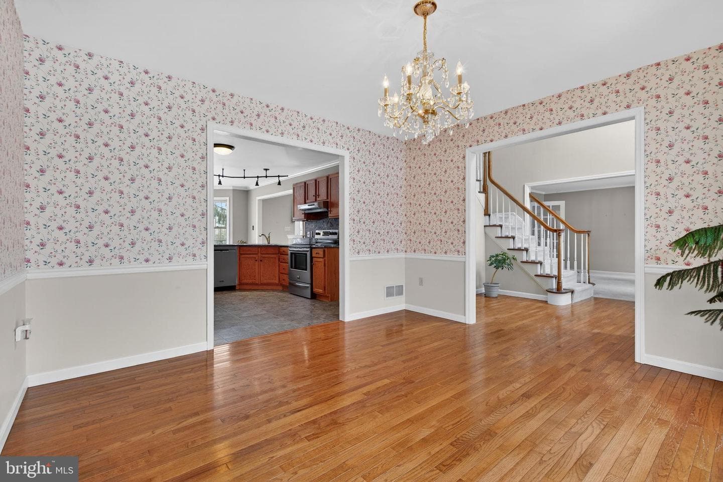1240 Hambiltonian Way photo 5