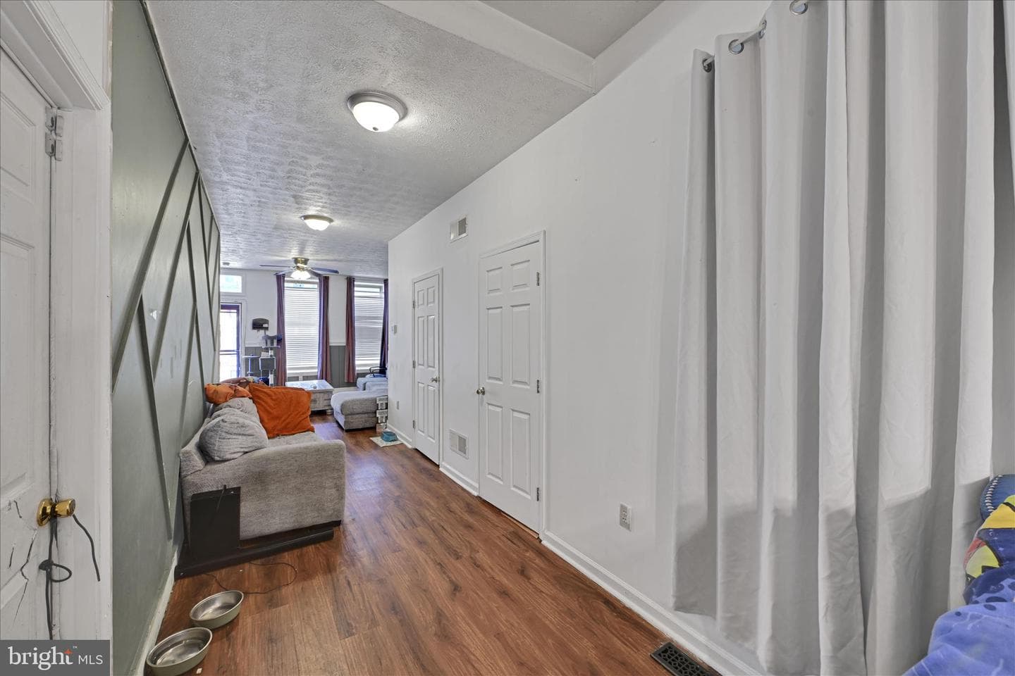 321 E Poplar Street photo 9