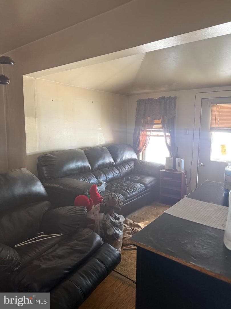 5933 Lincoln Highway W photo 11