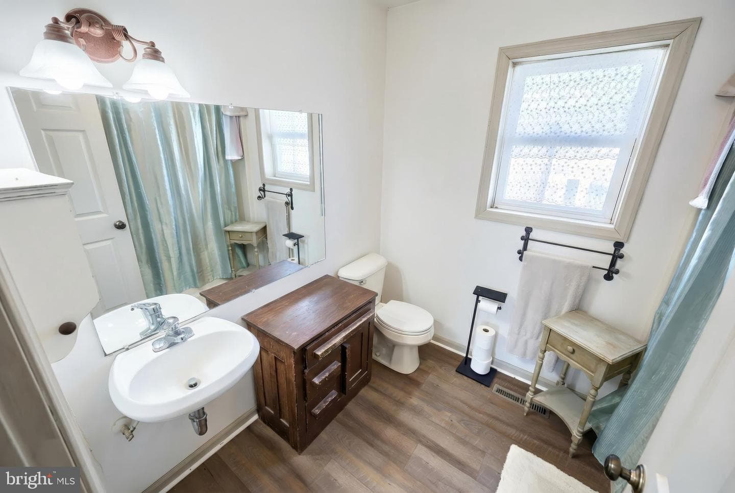 1198 Trinity North Road photo 8