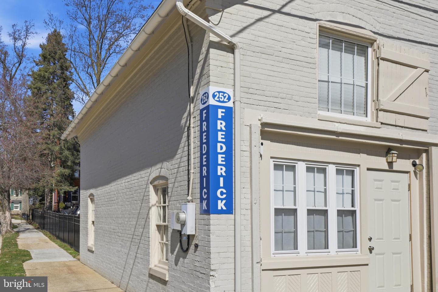 252 Frederick Street photo 66
