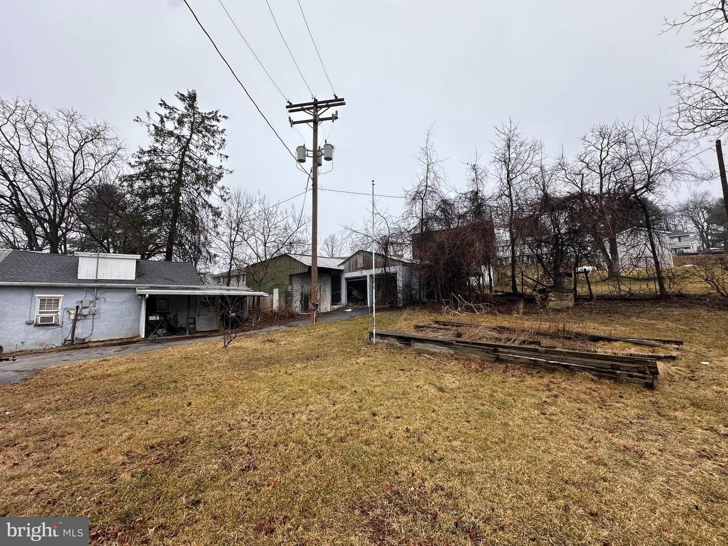 651 Country Club Road photo 2