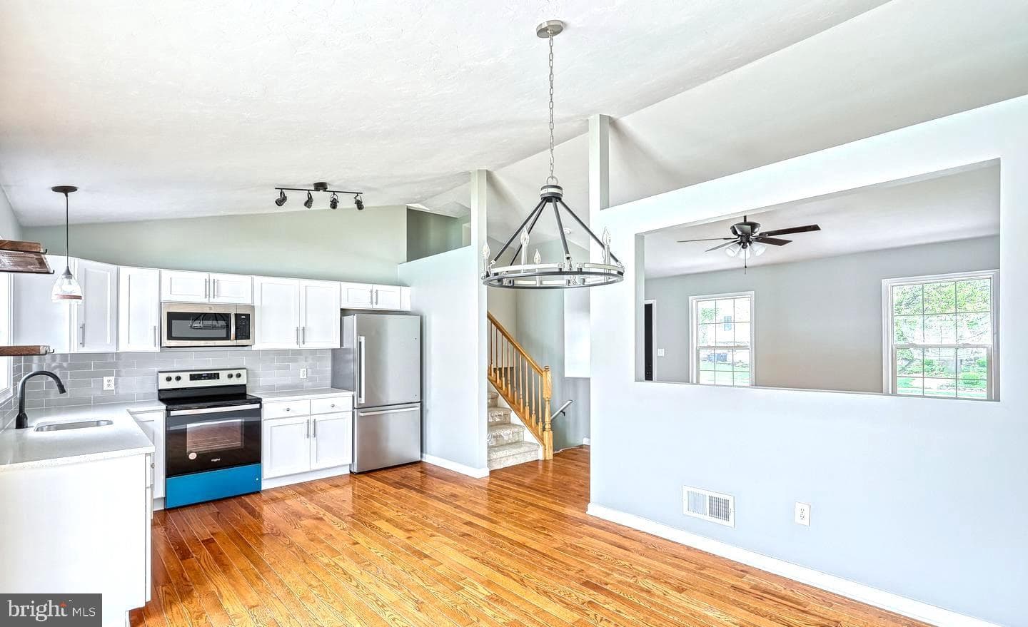 1678 Beech Lane photo 4