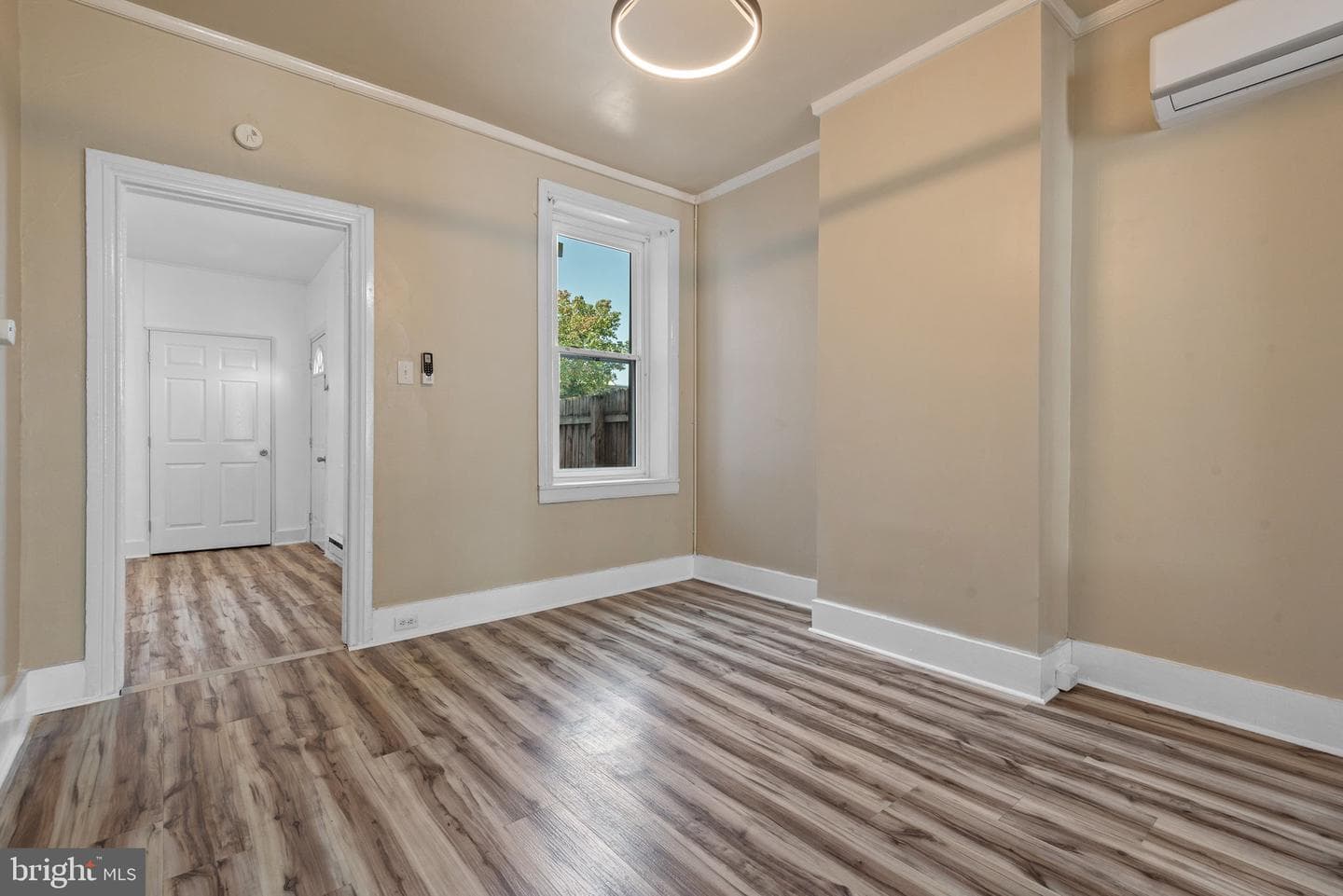 126 N Queen Street photo 7