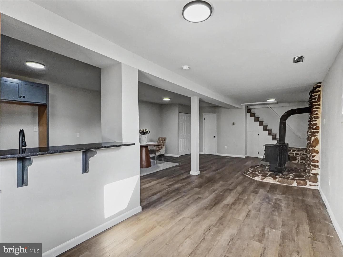 303 York Road photo 8