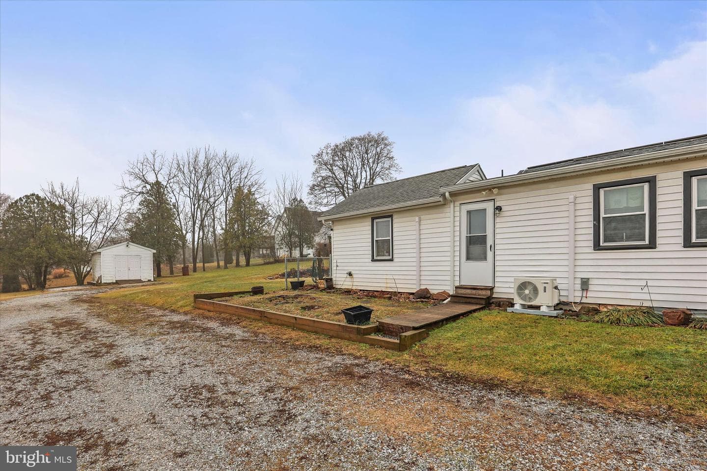 2250 Marion photo 26