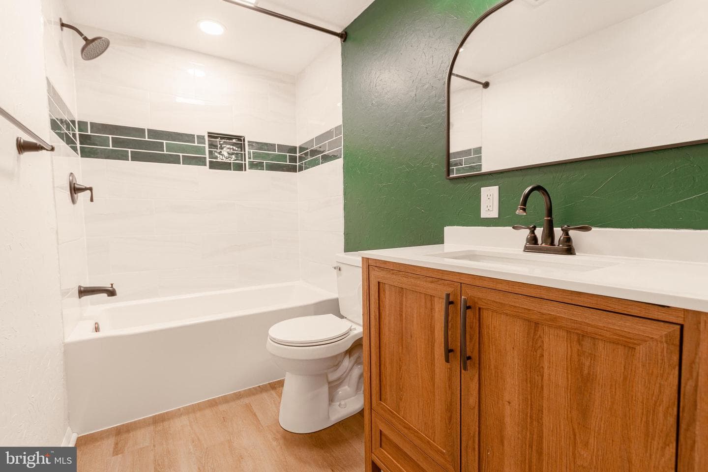 282 E Broadway photo 16