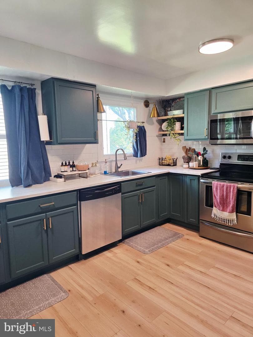 966 Mccosh Street photo 6