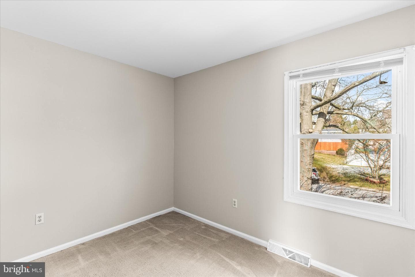686 Cortland Drive photo 28