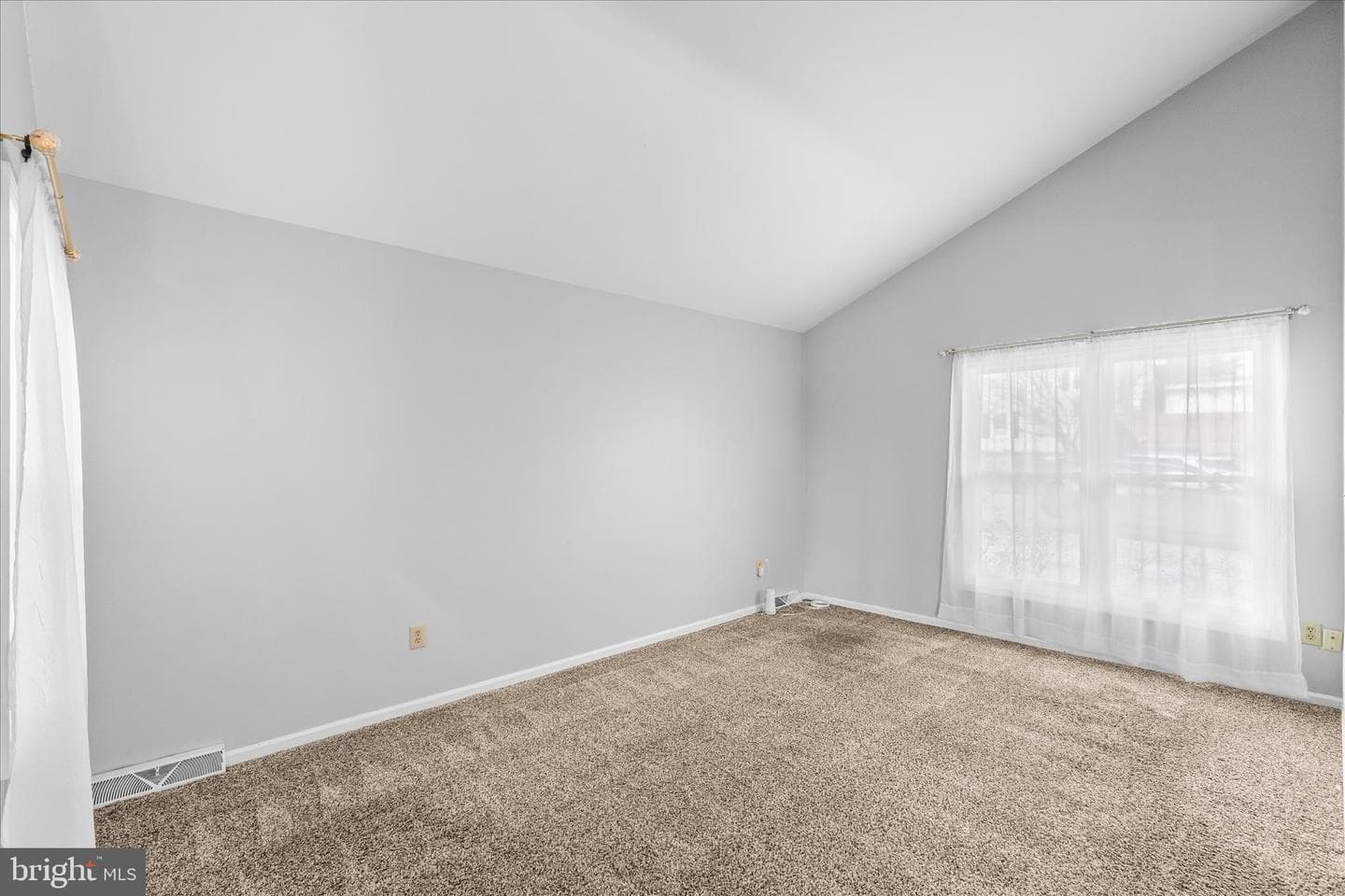 686 Cortland Drive photo 5