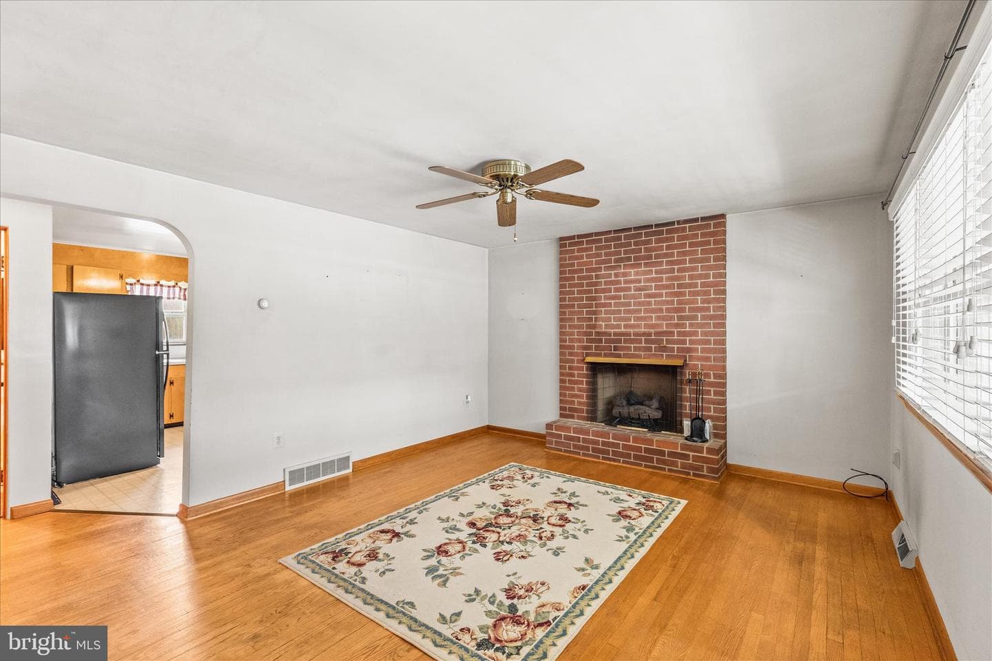 566 Baer Avenue photo 2