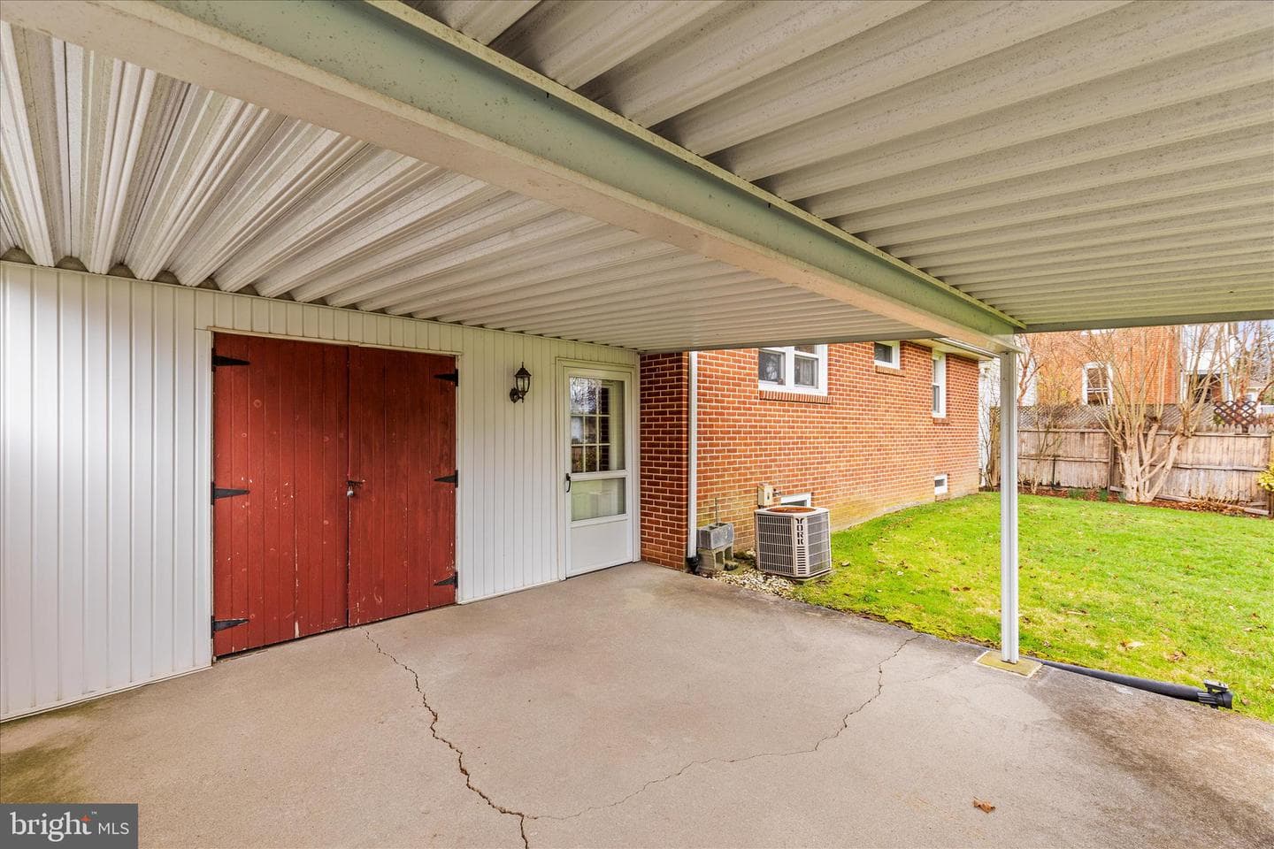 566 Baer Avenue photo 26