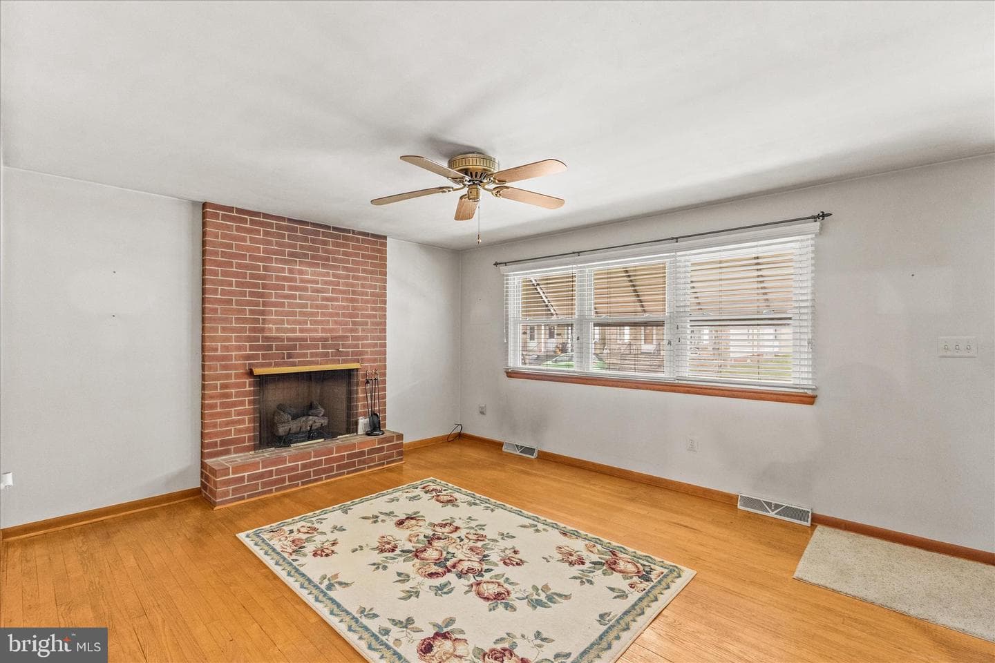 566 Baer Avenue photo 3