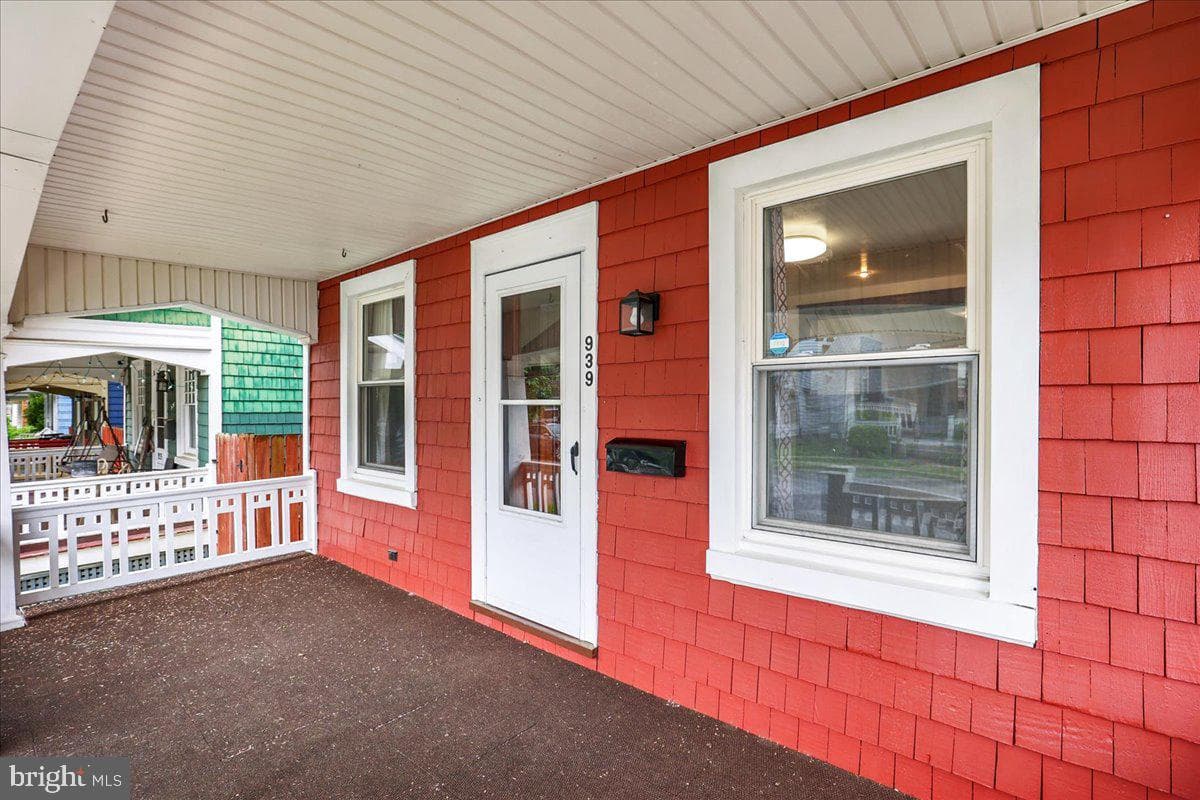 939 Wayne Avenue photo 4