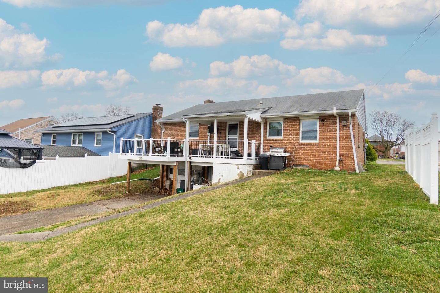 717 E Walnut Street photo 21