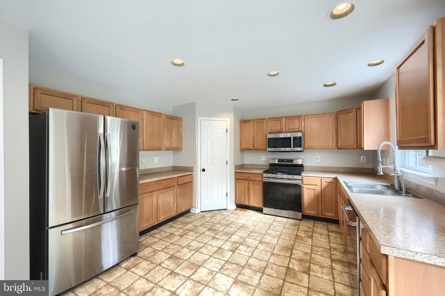 735 Clydesdale Drive photo 29