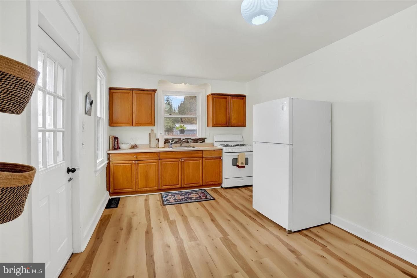1147 E King Street photo 10