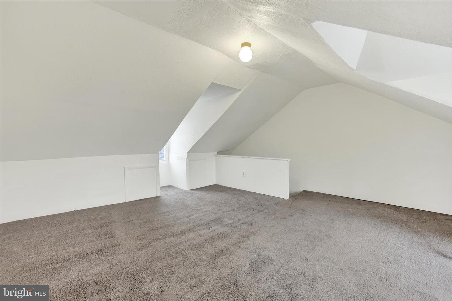 1147 E King Street photo 23