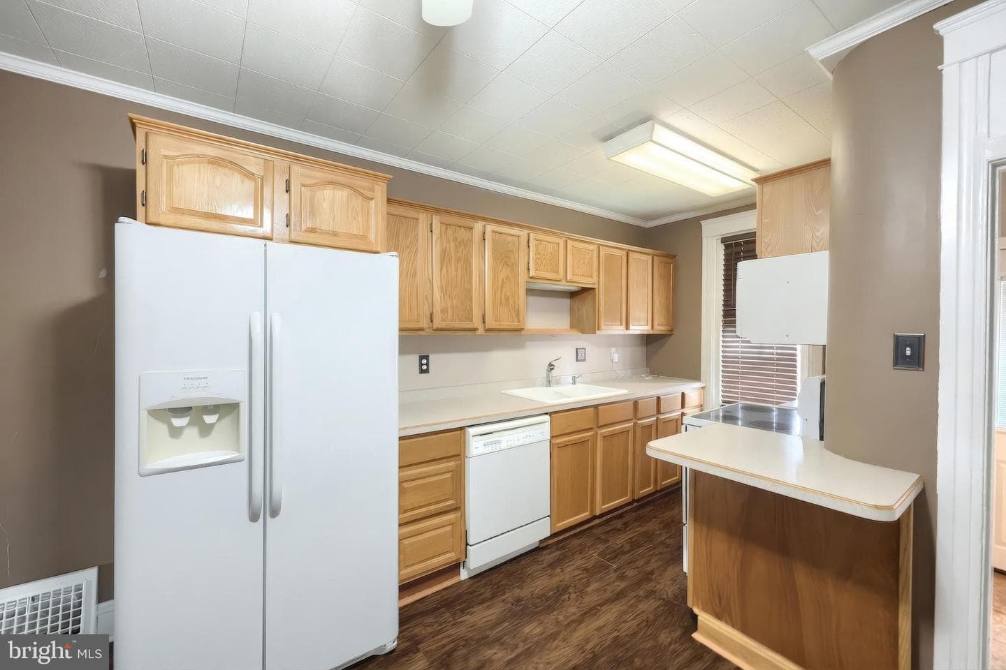 583 Mcallister Street photo 9