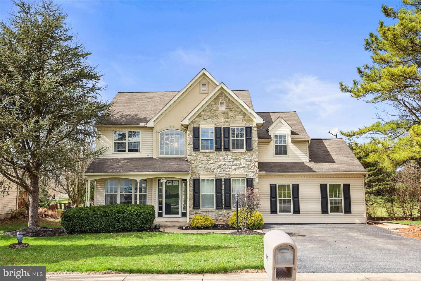 3296 Raintree Road photo 2