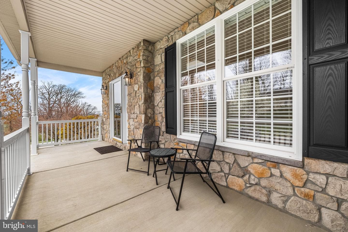 1115 Glen View Drive photo 4