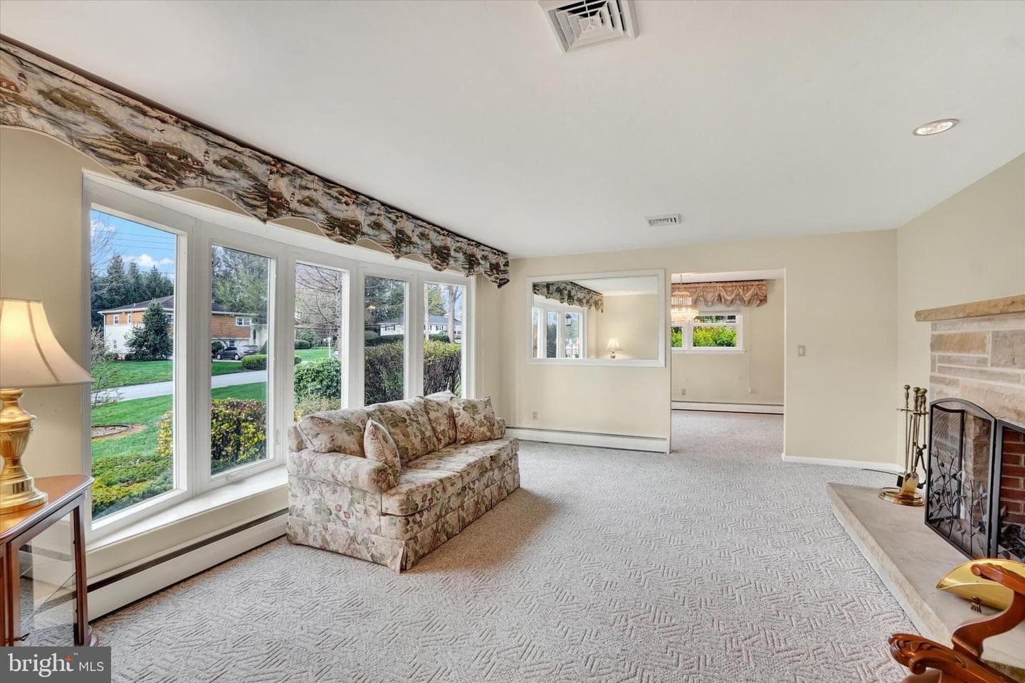 91 Lynbrook Drive S photo 5