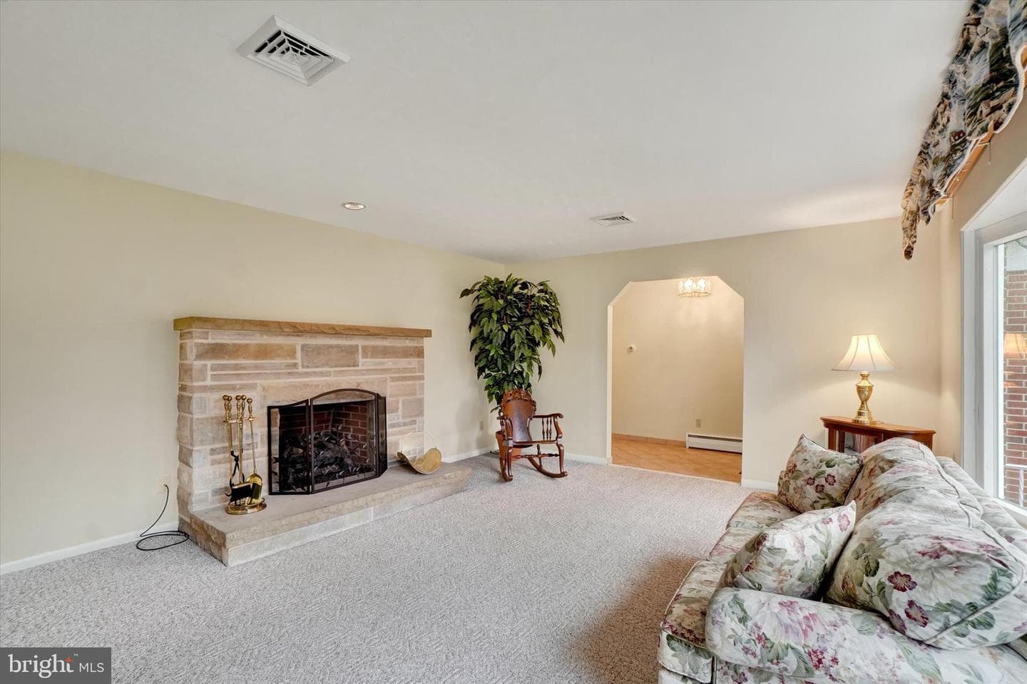 91 Lynbrook Drive S photo 6