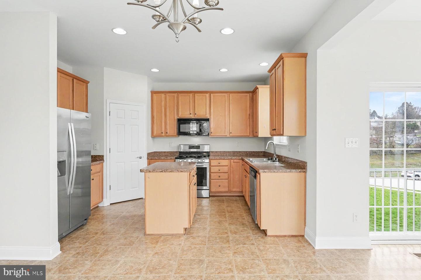353 W Chestnut Street #16 photo 13