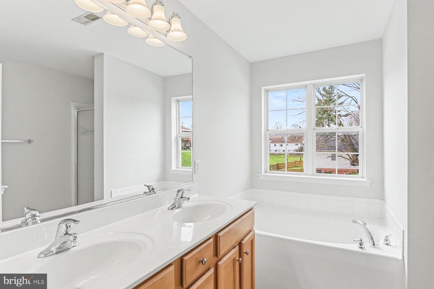 353 W Chestnut Street #16 photo 21