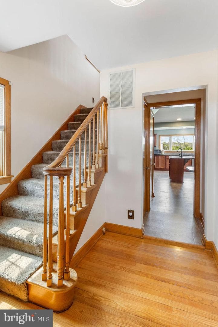 1241 Grandview Road photo 2