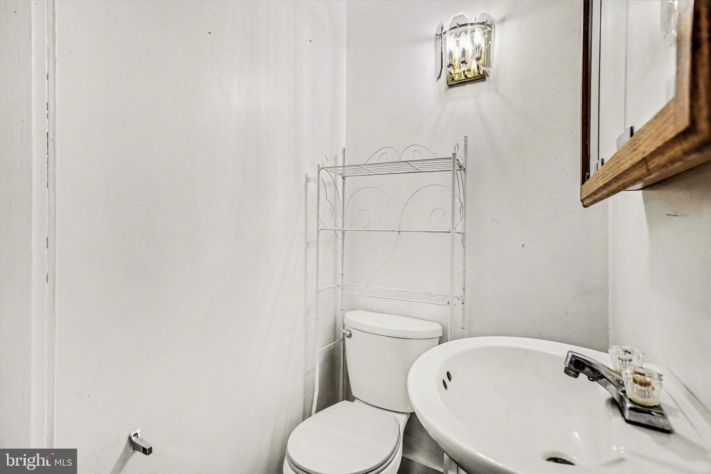 1269 E Philadelphia Street photo 14