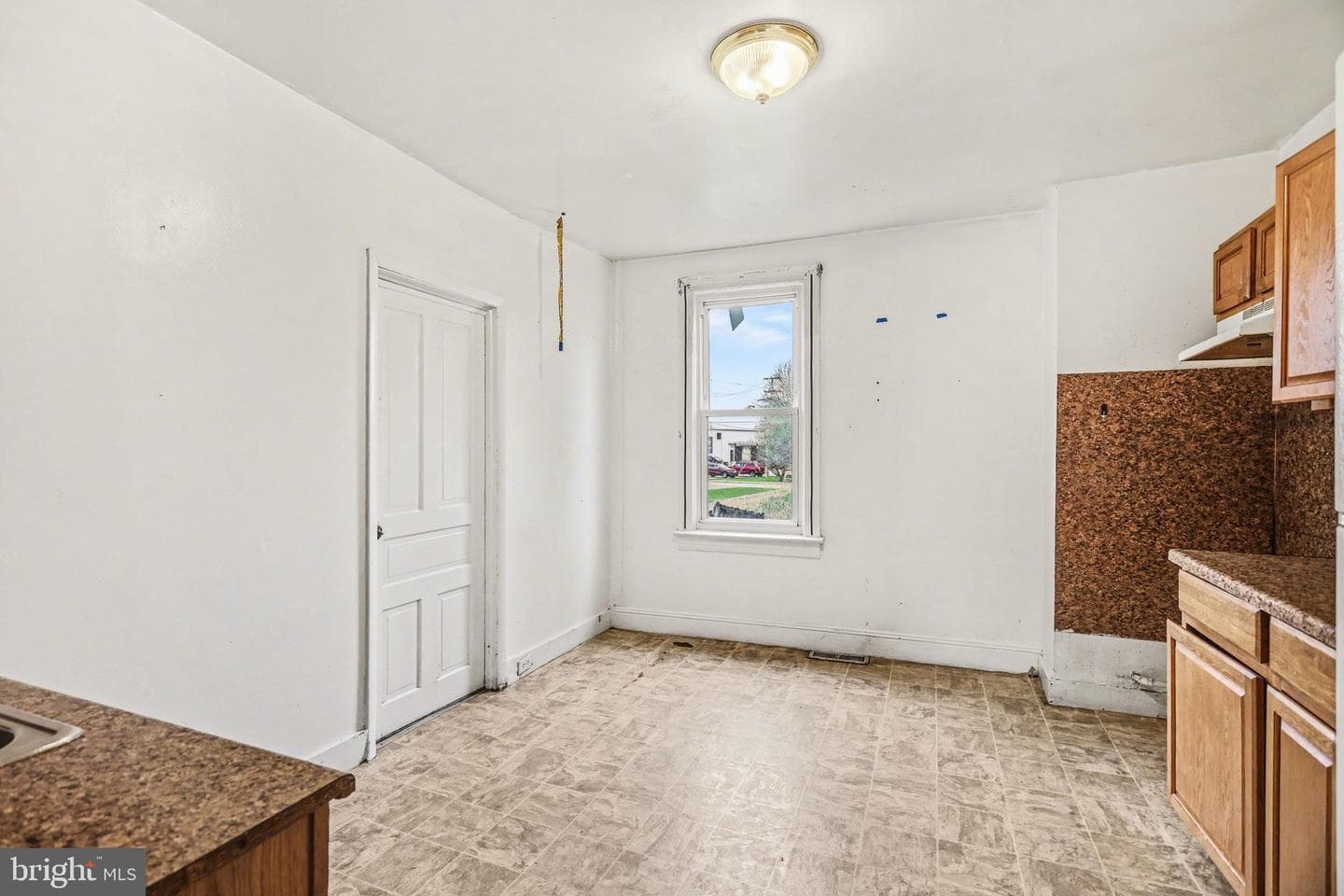 1269 E Philadelphia Street photo 3