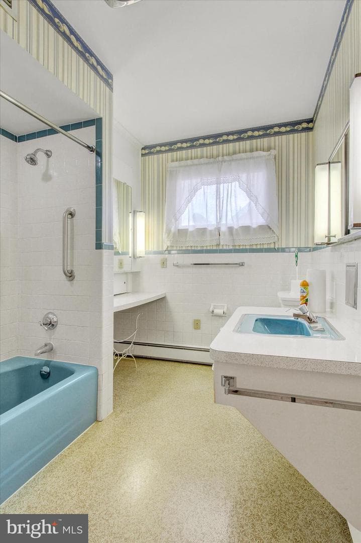 241 Charles Street photo 24