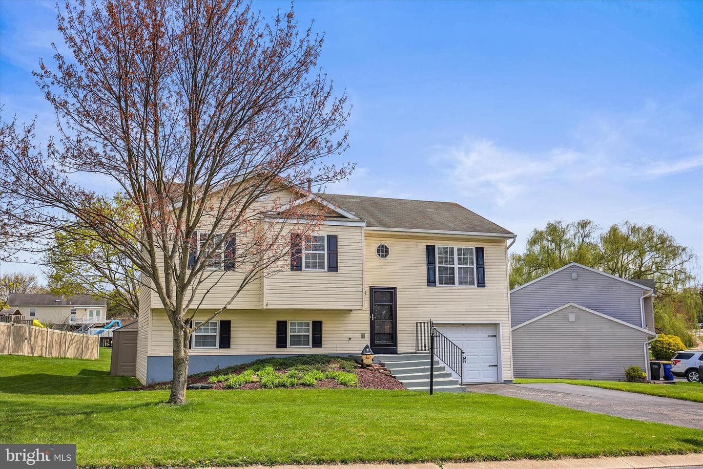 125 Winston Drive photo 3