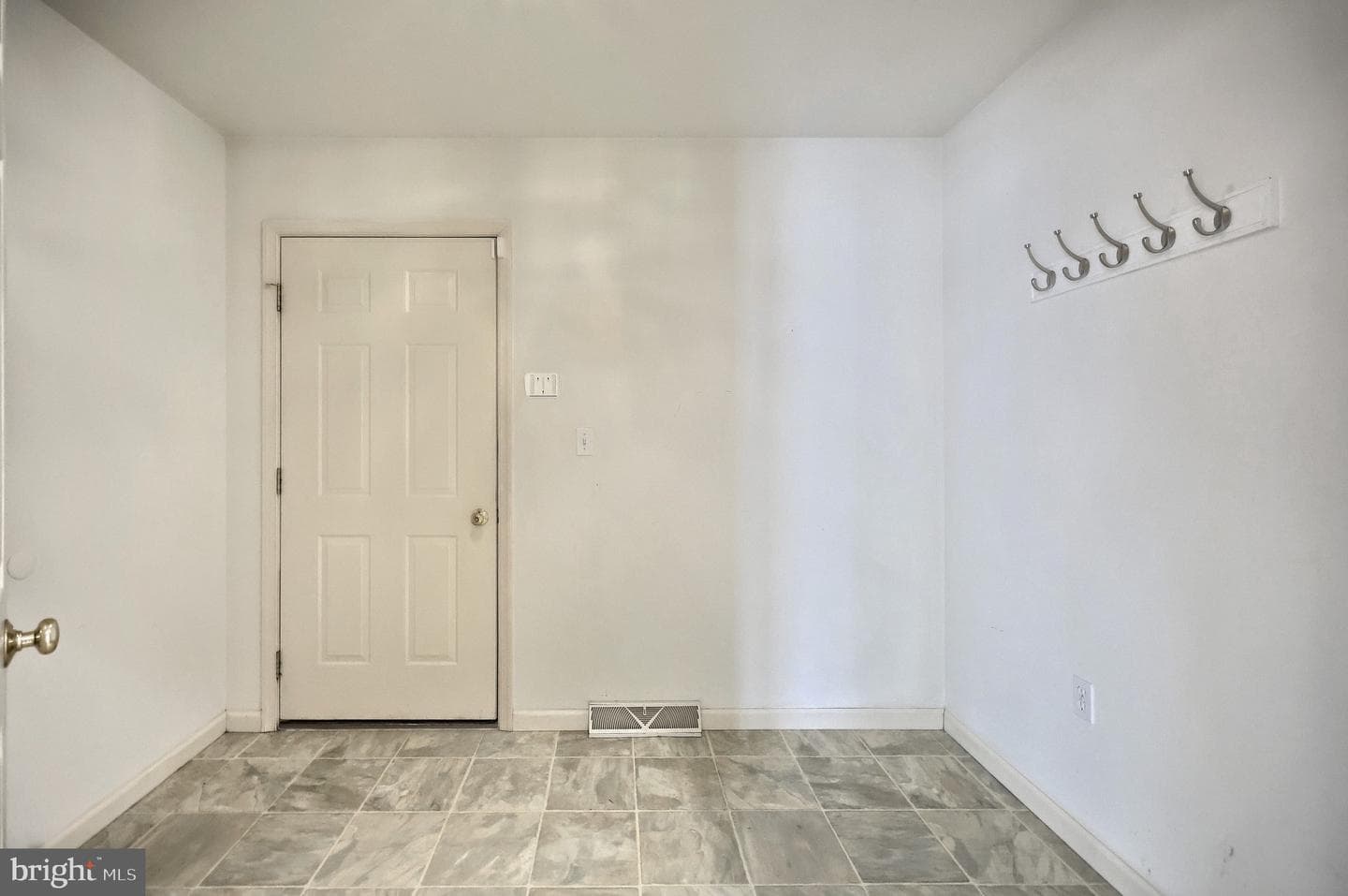 101 Fairfax Dr. photo 32