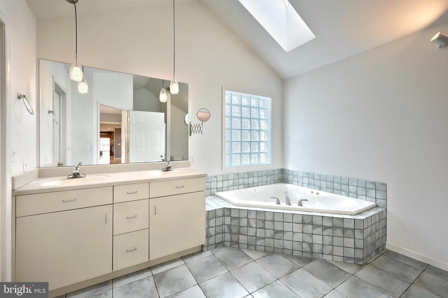 101 Fairfax Dr. photo 37
