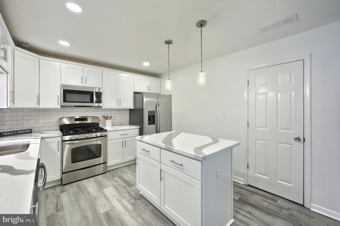 413 Springbrook Court photo 6