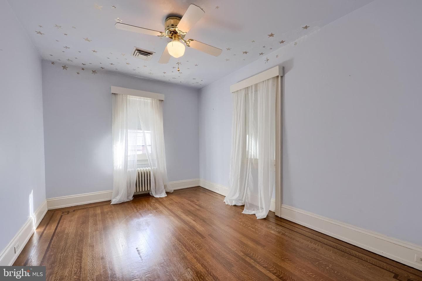 146 E Springettsbury Avenue photo 24