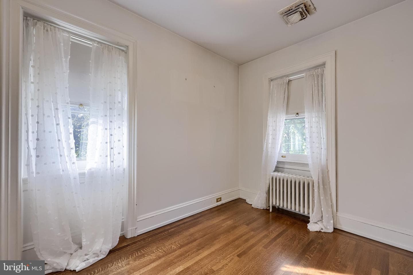 146 E Springettsbury Avenue photo 31