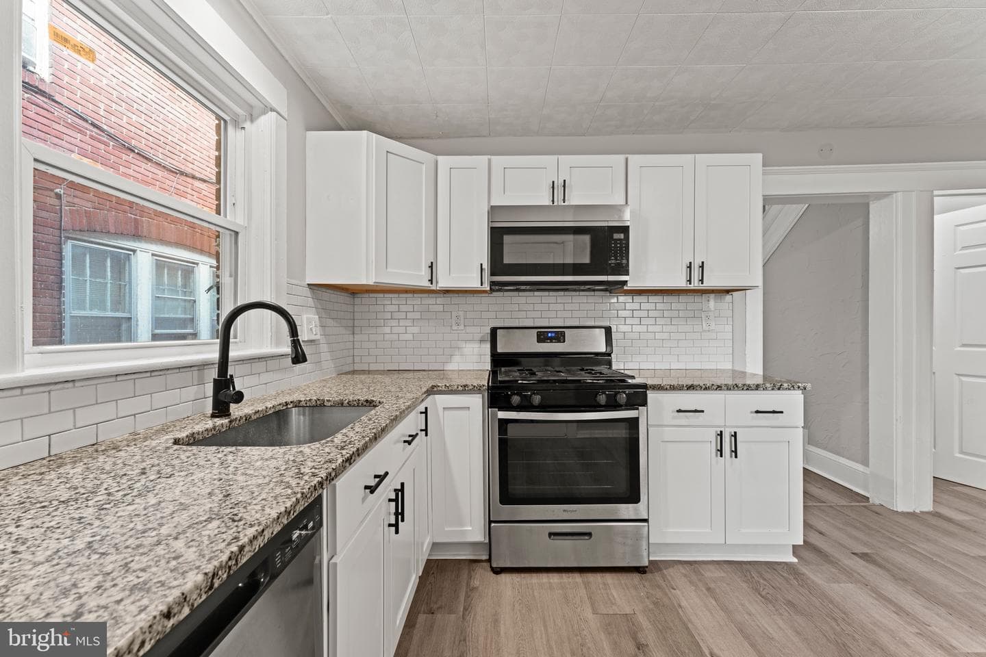 1514 W Philadelphia Street photo 14