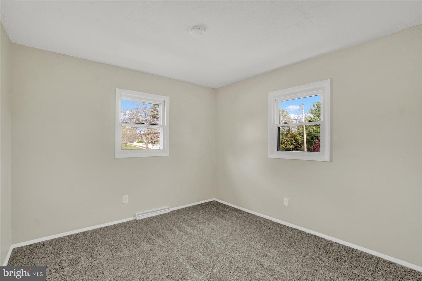 2700 Thornbridge Road E photo 9