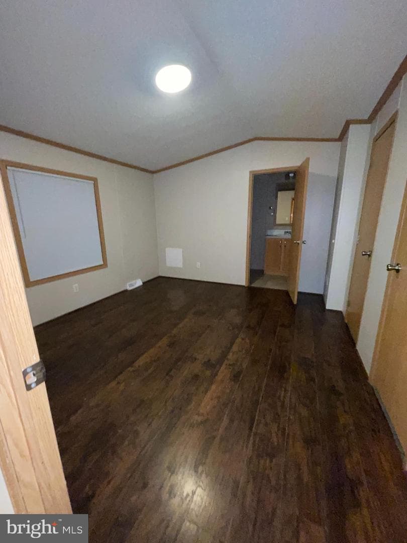 116 Seneca Avenue photo 5
