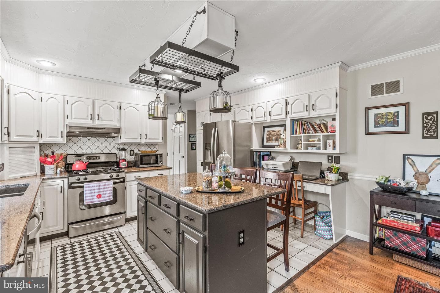 10 Amanda Avenue photo 13
