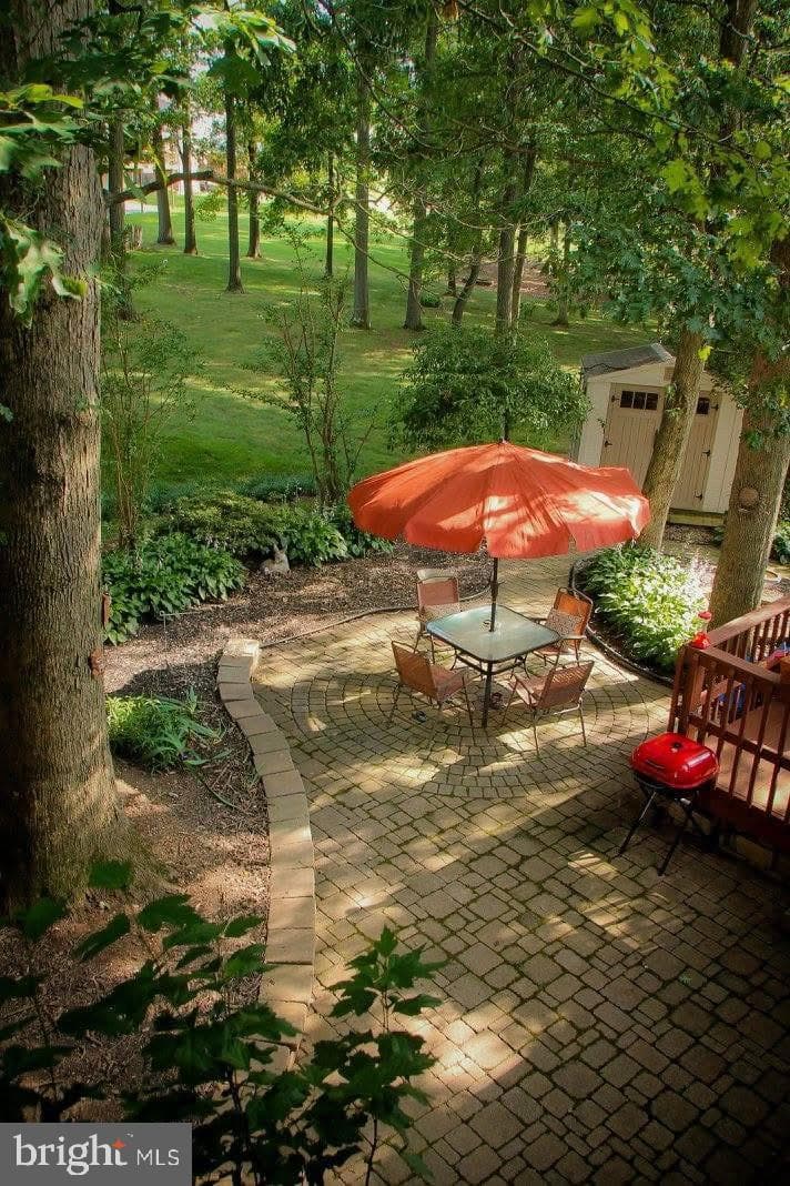 10 Amanda Avenue photo 39