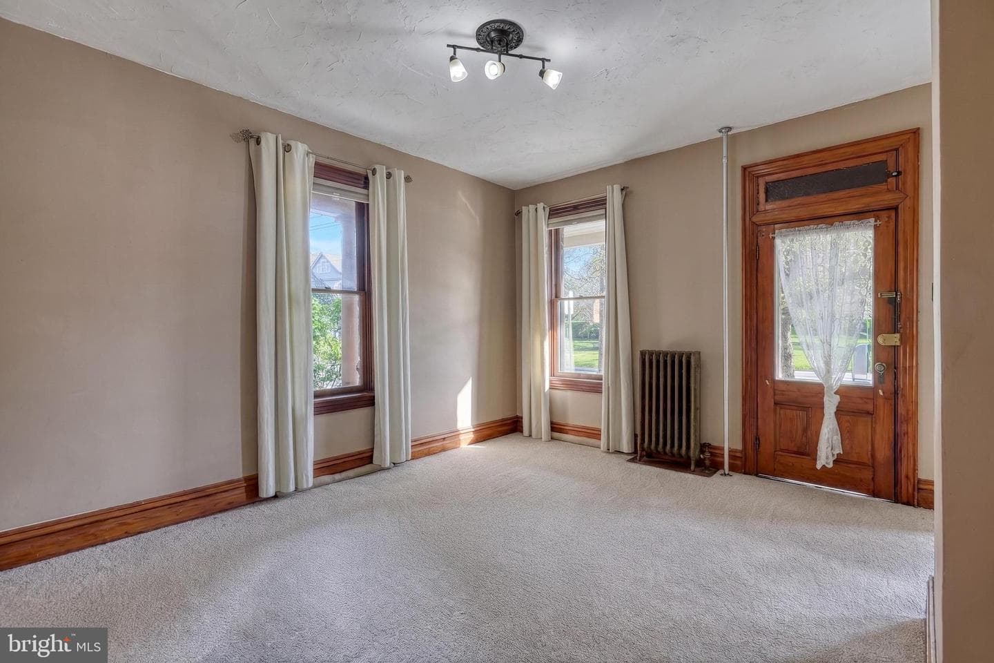 453 Carlisle Street photo 9